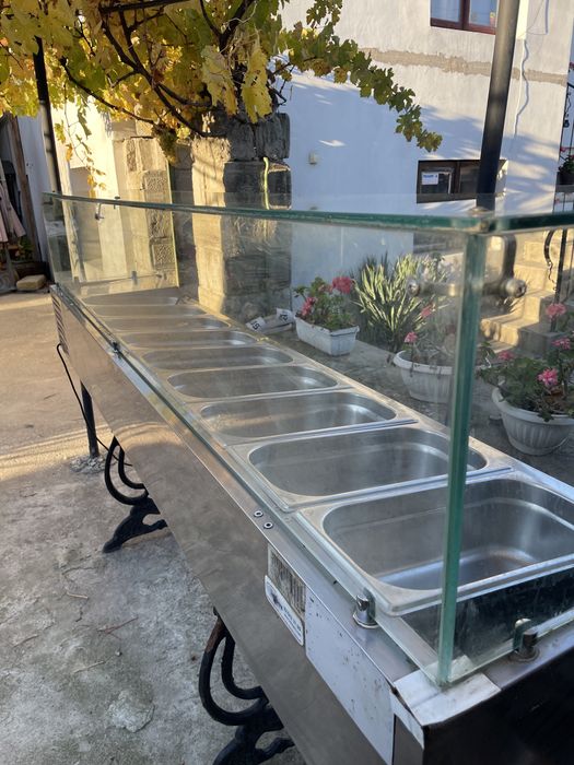 Хладилна витрина в перфектно състояние !!