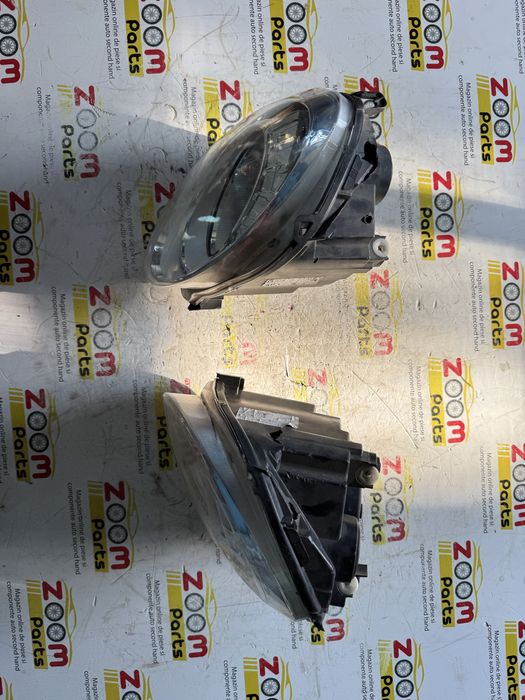 Far dreapta cu defecte pe carcasa Fiat 500