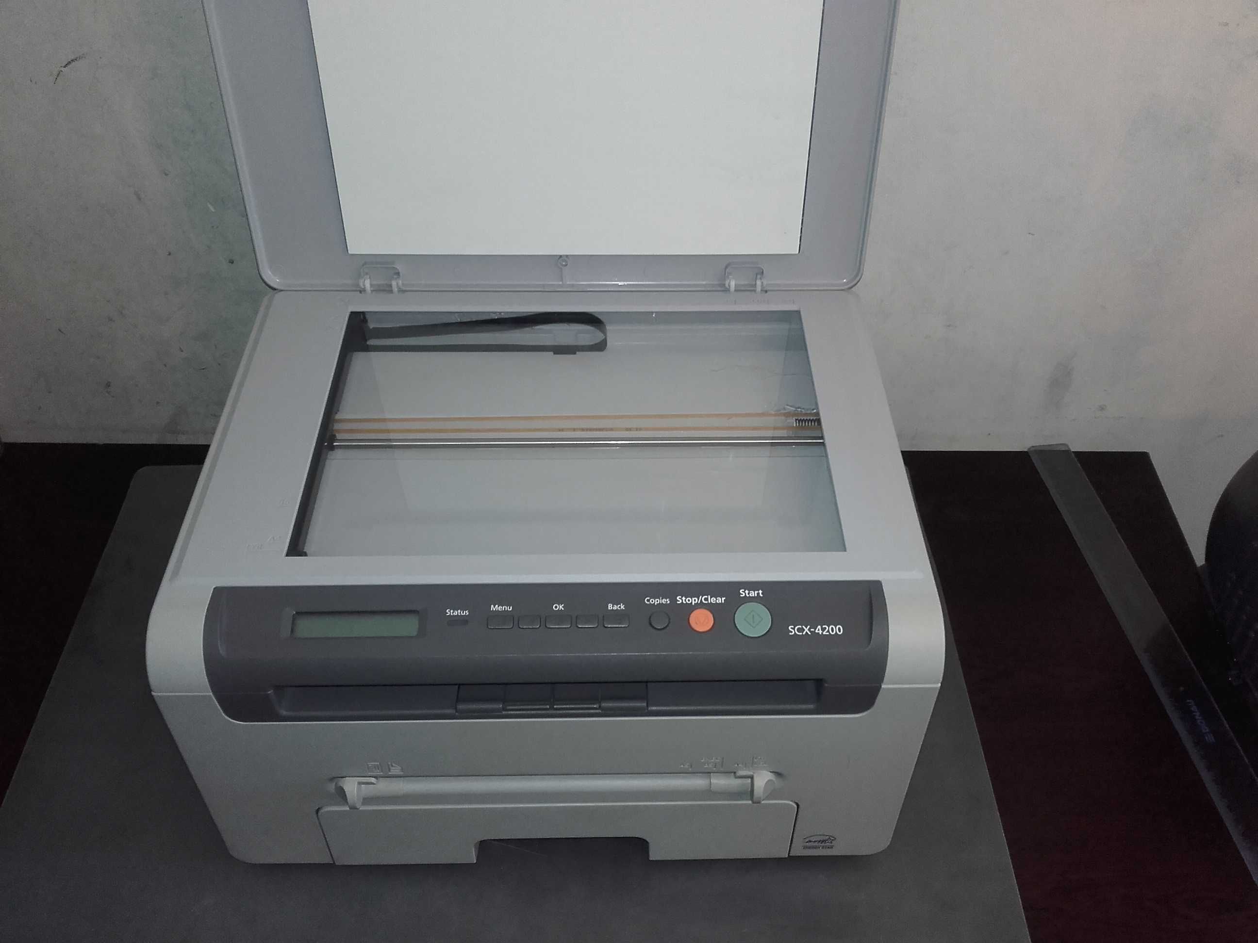 Като нов!!! Лазерен принтер, скенер и копир 3 в 1 Samsung SCX 4200