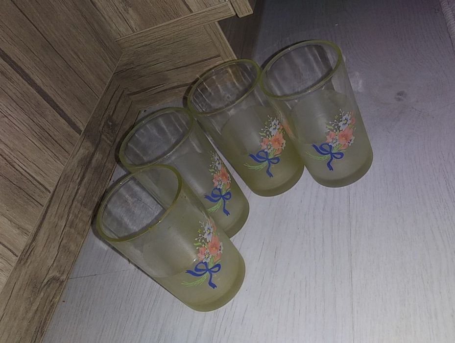 Стаканчики среднего размера