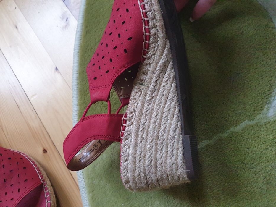 Летни сандали Clarks