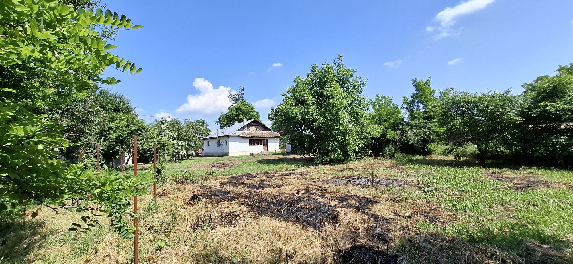 Casa cu teren de vânzare