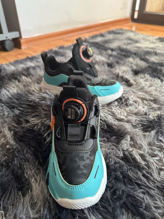 Adidasi marimea 35 noi