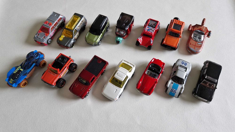 колички 1:64 hot wheels, matchbox