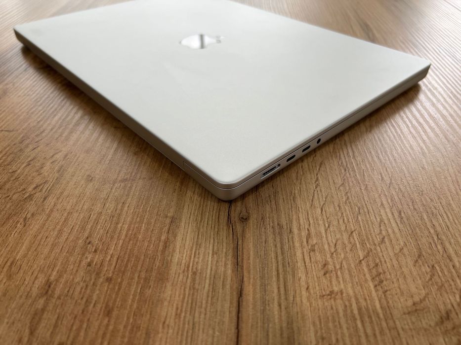 MacBook Pro 16" M1 MAX 10-Core CPU, 32-Core GPU, 32GB RAM, 1TB SSD