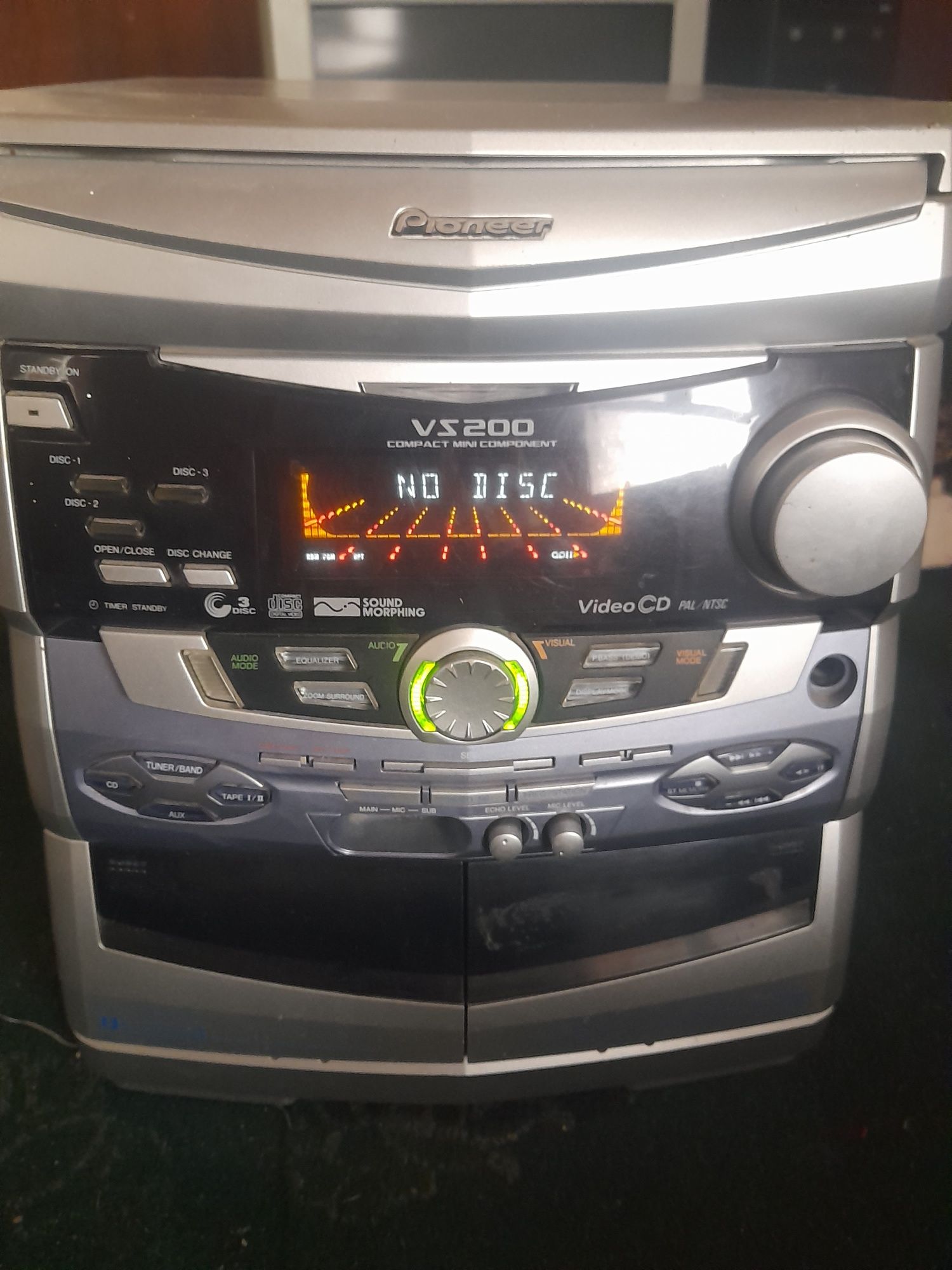 Pioneer музыкальный центр сотилади  устага курсатиш керак!!!  Колган и