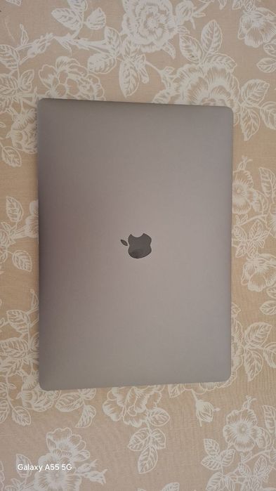 Macbook pro holati ideal 80 marta zaryatga qoyilgan
