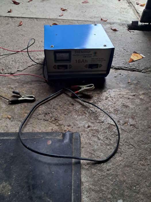 Incarcator acumulator  auto