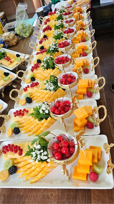 Stol-stul turli hildagi idishlar,samovar,soyabon,