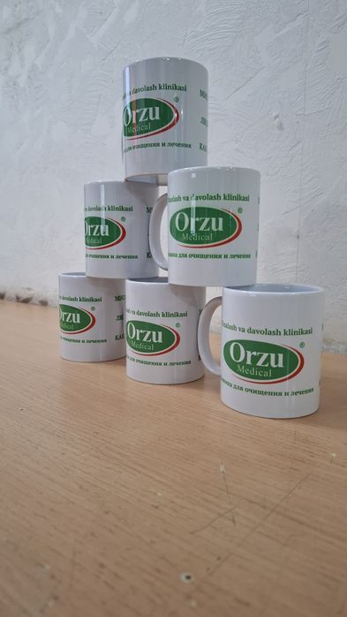 Yangi yil kayfiyatini uyga o‘lib kiradigan rasm tushurilgan bakallar