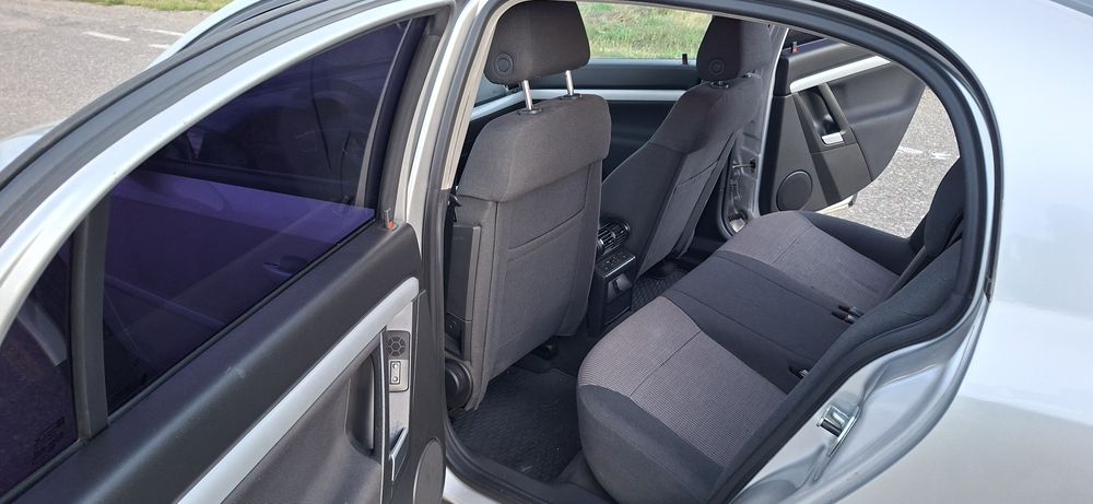 Vând autoturism marca Opel în stare de funcționare buna .