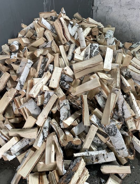 Уголь в мешках дрова