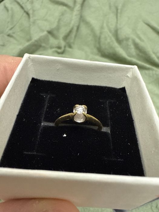 Золотое кольцо с брильянтом