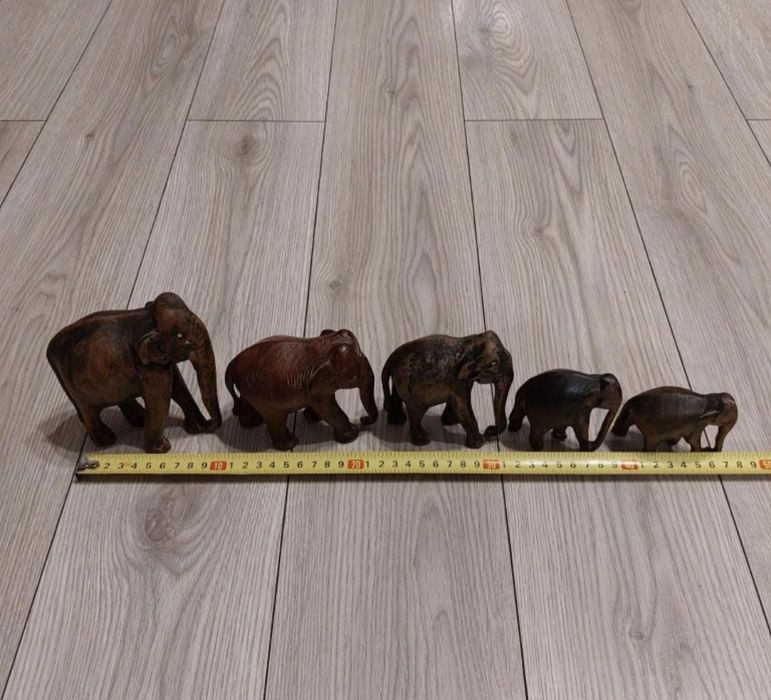 Vand 5 Elefanti din Lemn