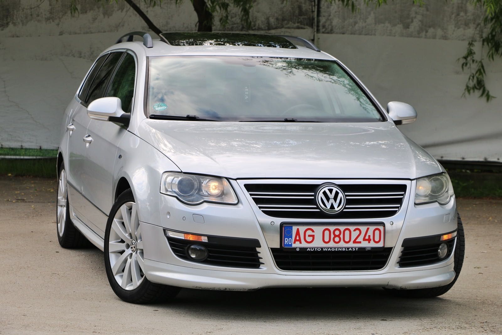 Volkswagen Passat B6 / R-LINE - Trapa / Xenon / Navigatie / EURO 5