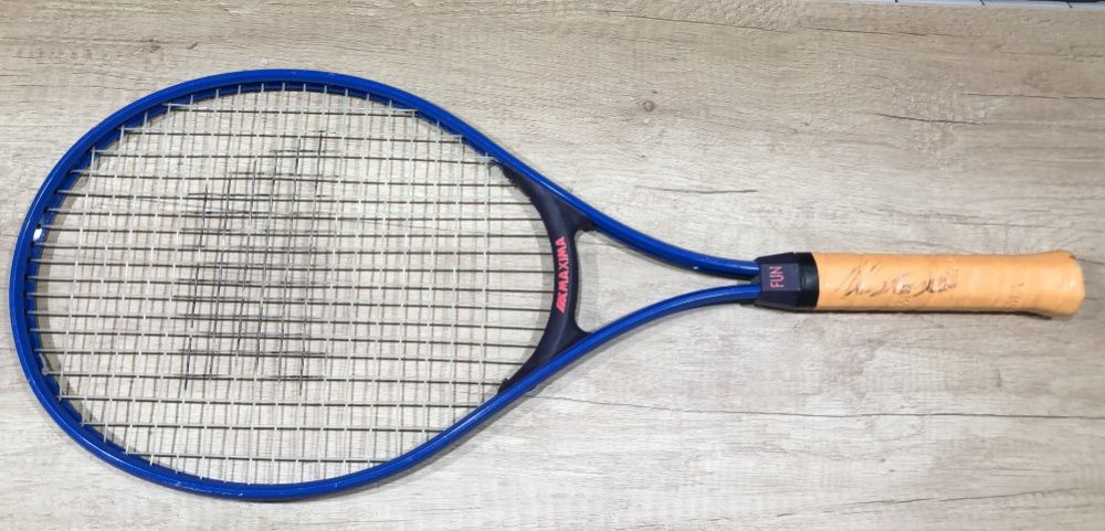 Autograf Racheta de tenis vintage semnata de Ilie Nastase - COA