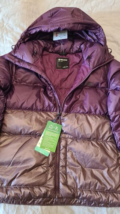 Продавам ново (с етикети) дамско пухено яке Marmot Down Hoody XS