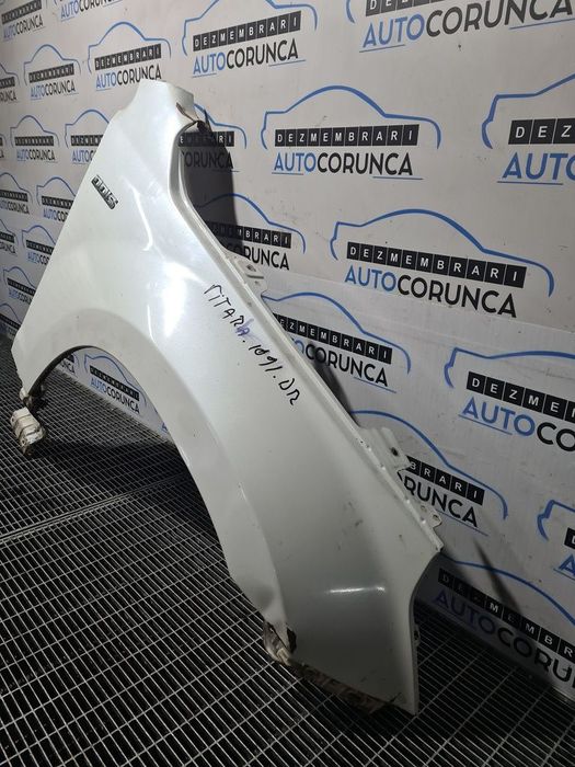 Aripa Dreapta Fata Suzuki Grand Vitara 2006 - 2012 4 Usi ALB (1091) LOVITA ȘI RUGINITA
