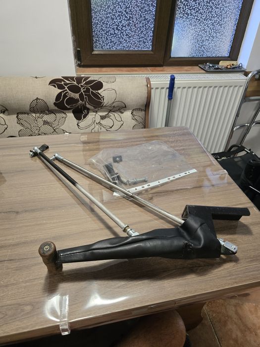 Sistem de frânare si accelerație pentru persoane cu dizabilități.