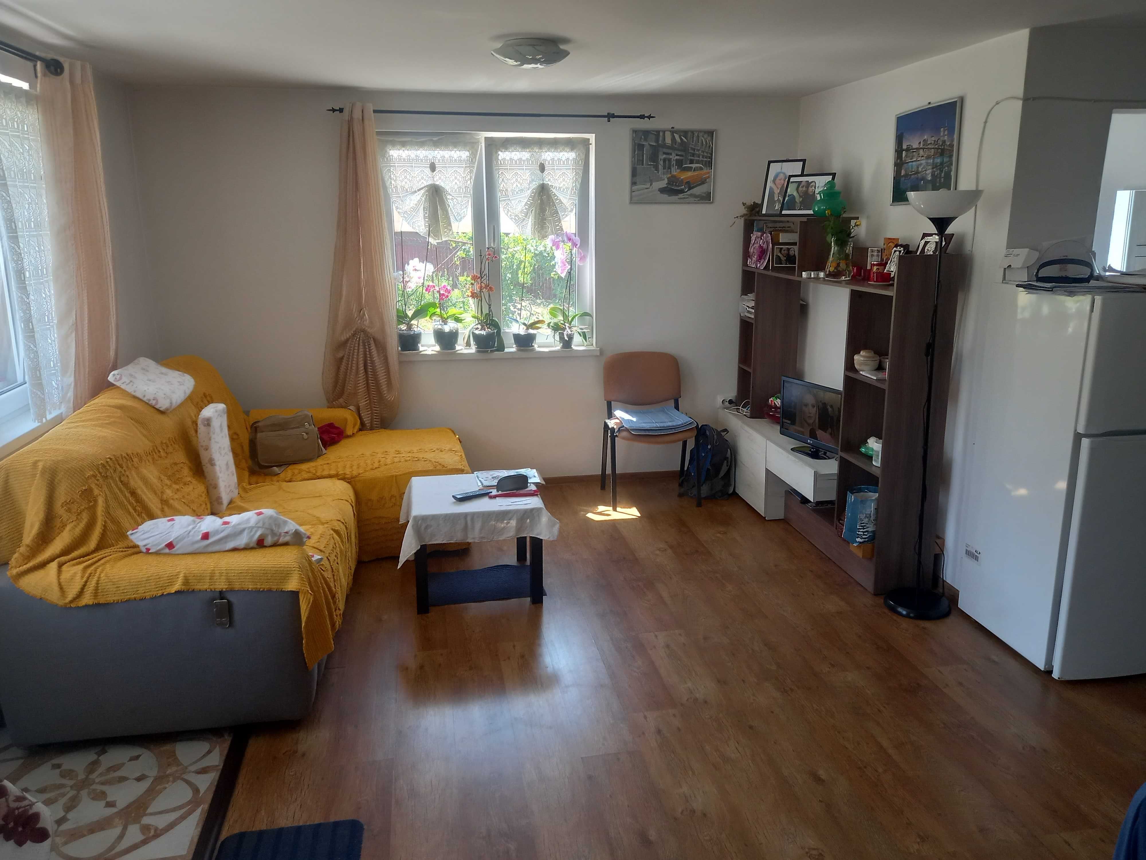 Vila comuna Stefan Cel Mare 160mp si 2400mp teren beci , fintina