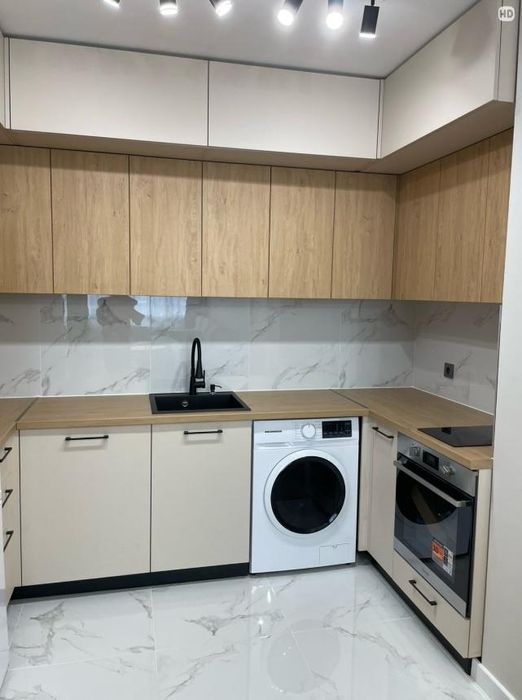 Дава се под наем Двустаен апартамент в Пловдив, Христо Смирненски - 78 кв.м за 459 € - Снимка #1