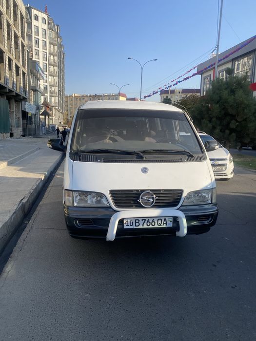 Sangyong Istana mikroavtobus