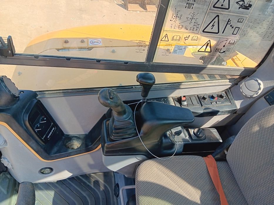 Vând miniexcavator volvo ECR50D