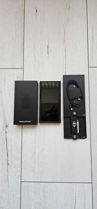 Продавам мобилен телефон SAMSUNG GALAXY S23 ULTRA 256 GB
