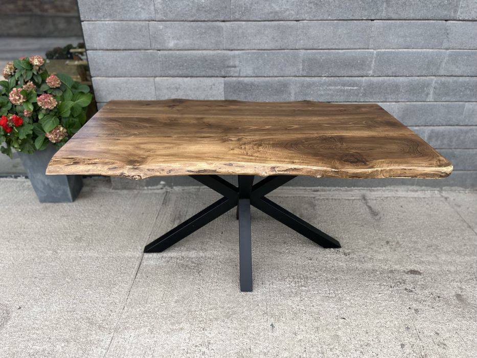 Трапезна маса от масив орех