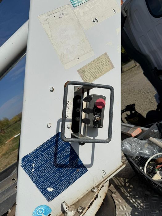 Vând Nissan Cabstar