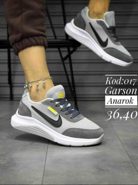 Маратонки    Nike