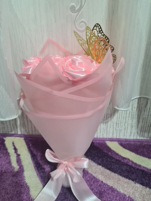 Вечни сатенени рози