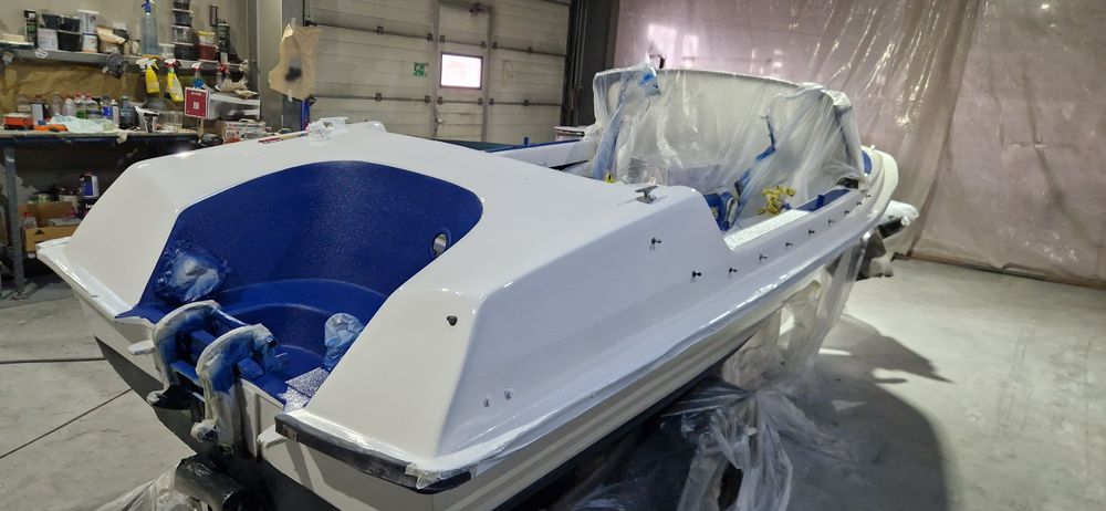 Vând  barca cu peridoc sau schimb cu skijet