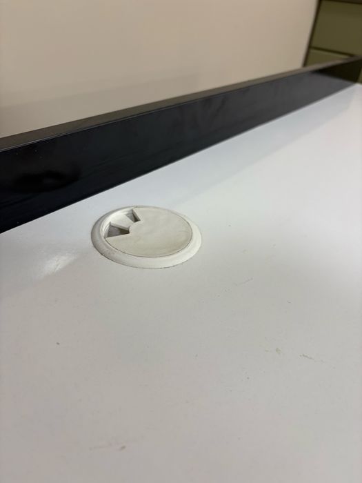 Бюро с два цвята