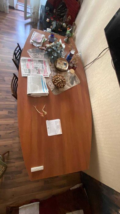 Стол для гостиной или зала (2,4 м), в хорошем состоянии