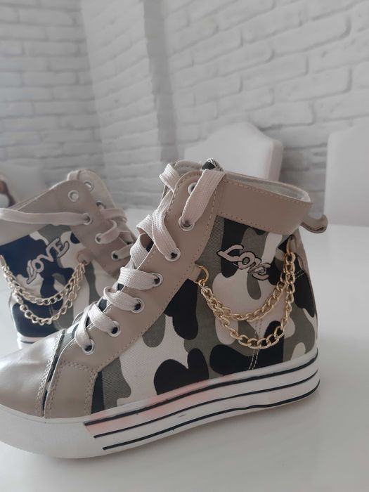 Мода дрехи и обувки