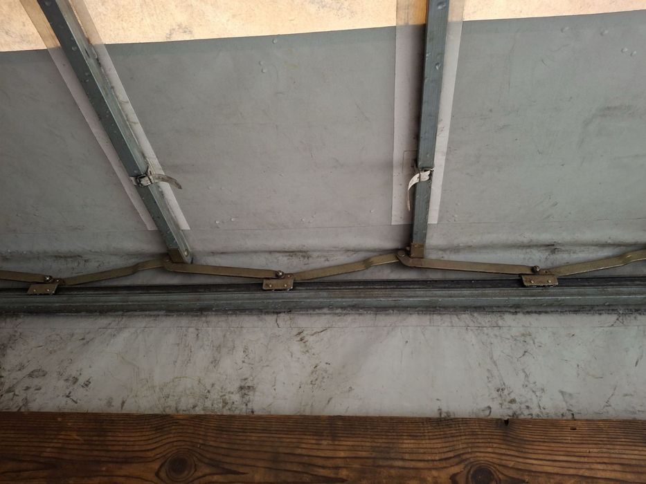 Алуминиева каросерия с горна щора