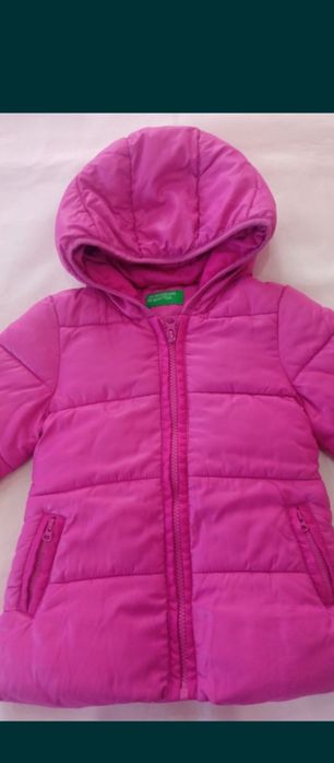Продам куртку на девочку.