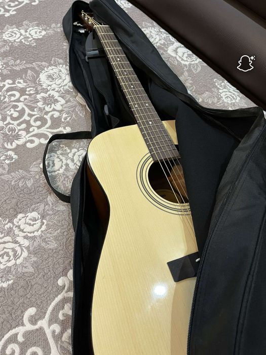 Chitară acustică Yamaha – Nouă, folosită doar de 2 ori!