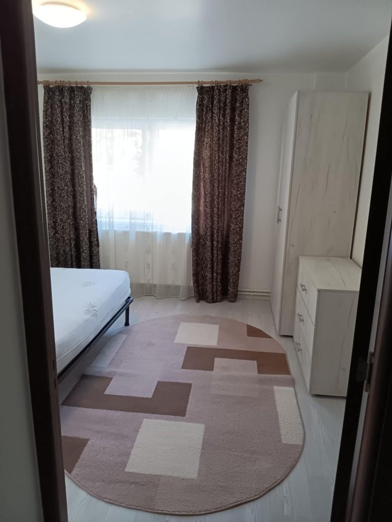 Închiriez apartament cu două camere, Micro 17, Satu Mare