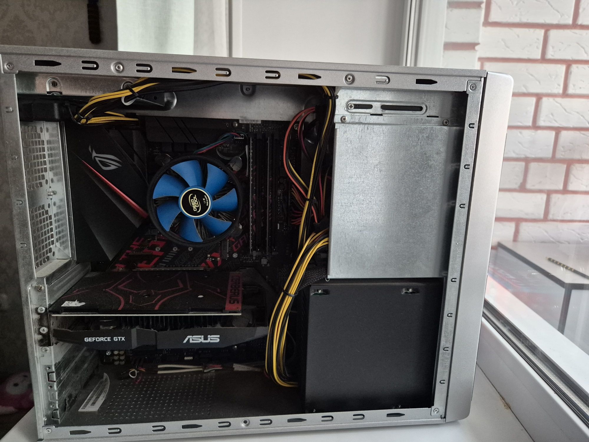 Продам компьютер + монитор Philips 223V (матовый экран)