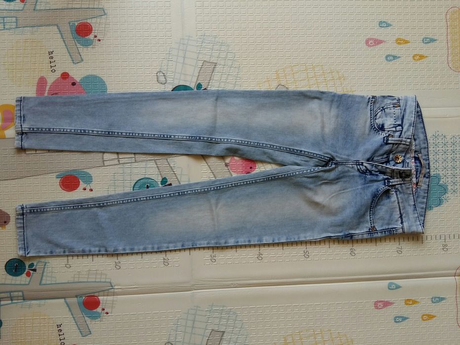 Джинсы Stradivarius фирменные