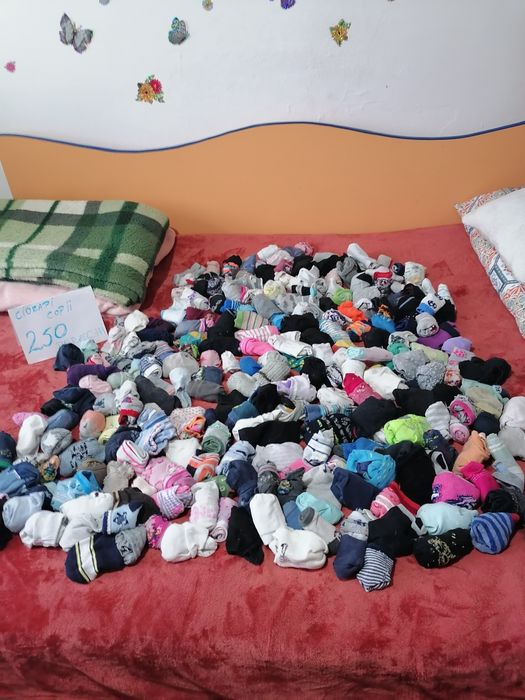 REDUCERE : Ciorapi pentru copii :  250 perechi