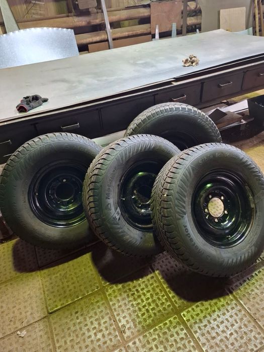 Продам зимнию резину шипованную с дисками на УАЗ