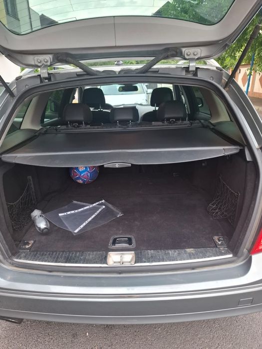 Vând Mercedes C 220