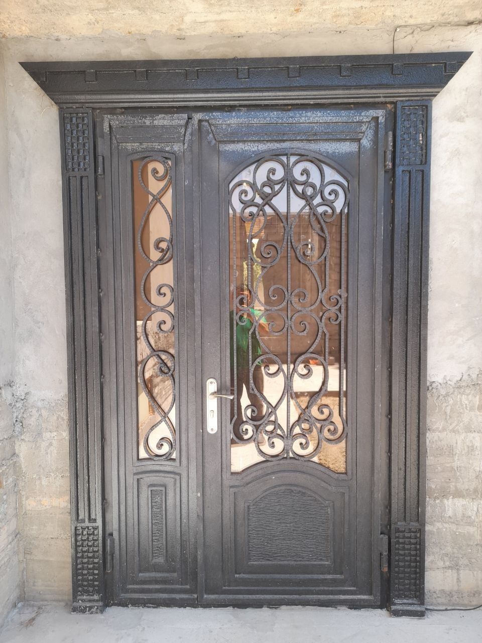 Glavniy hod dom podezlar uchun temir eshik