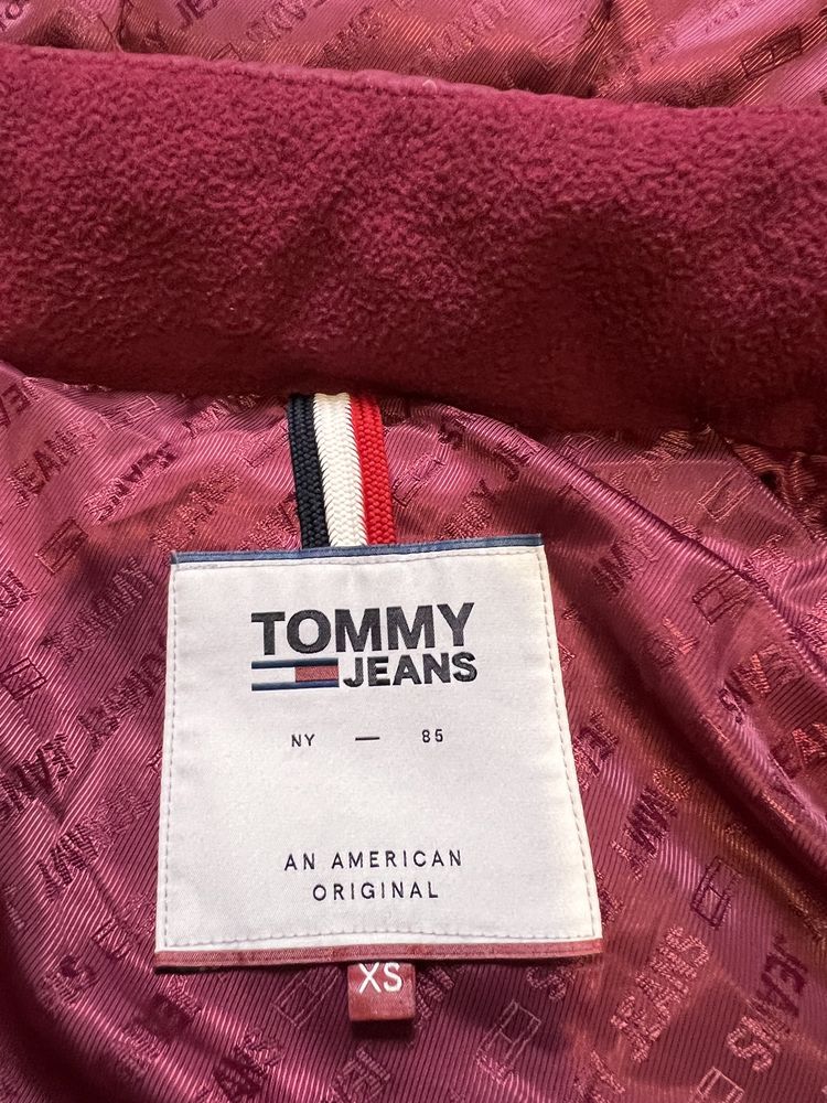 geaca iarna bordo tommy hilfiger xs model DW0DW07086