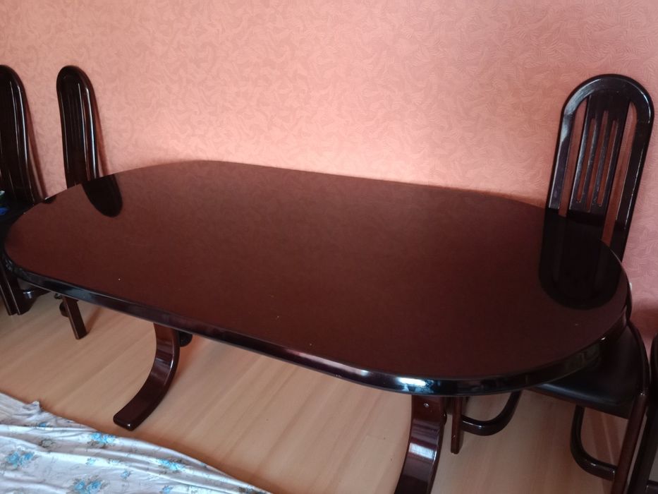 Продаётся Стол. Дерево