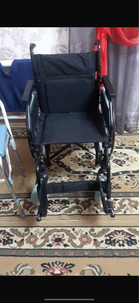 Продам инвалидную коляску