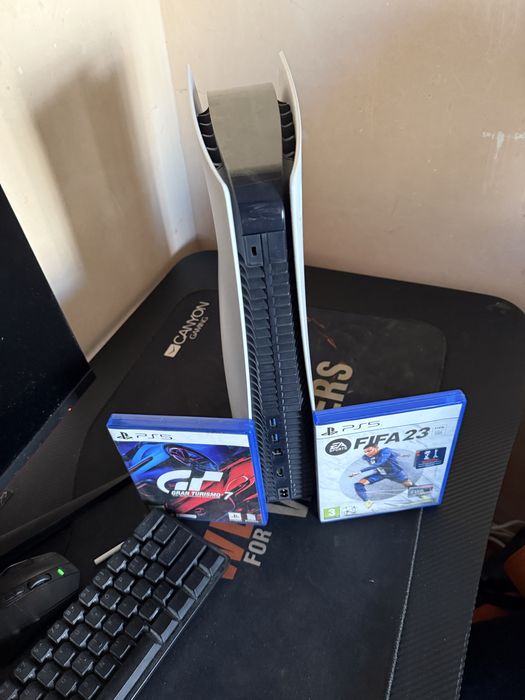PlayStation 5 + две игри ( Grand Torismo 7 , FIFA 23
